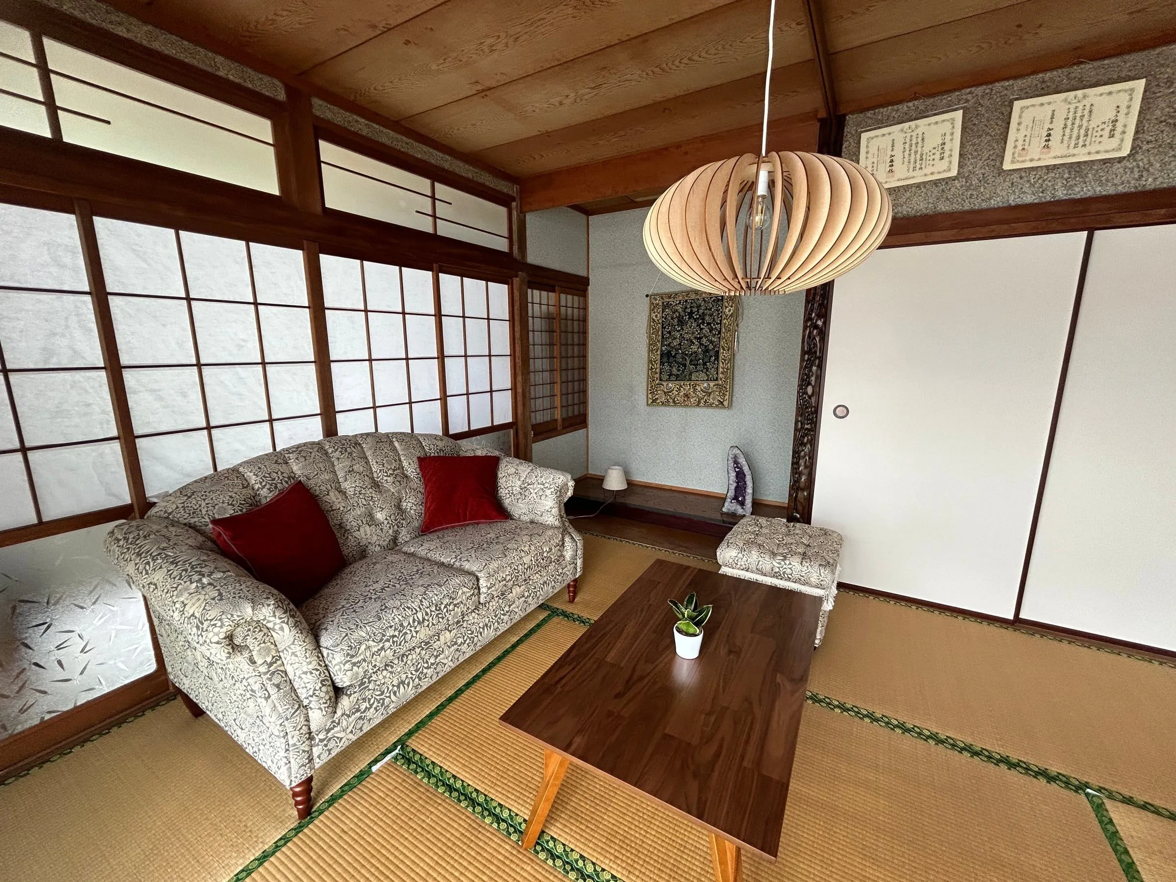GRACE takachiho の店内 — アンティーク調の完全個室サロン 2