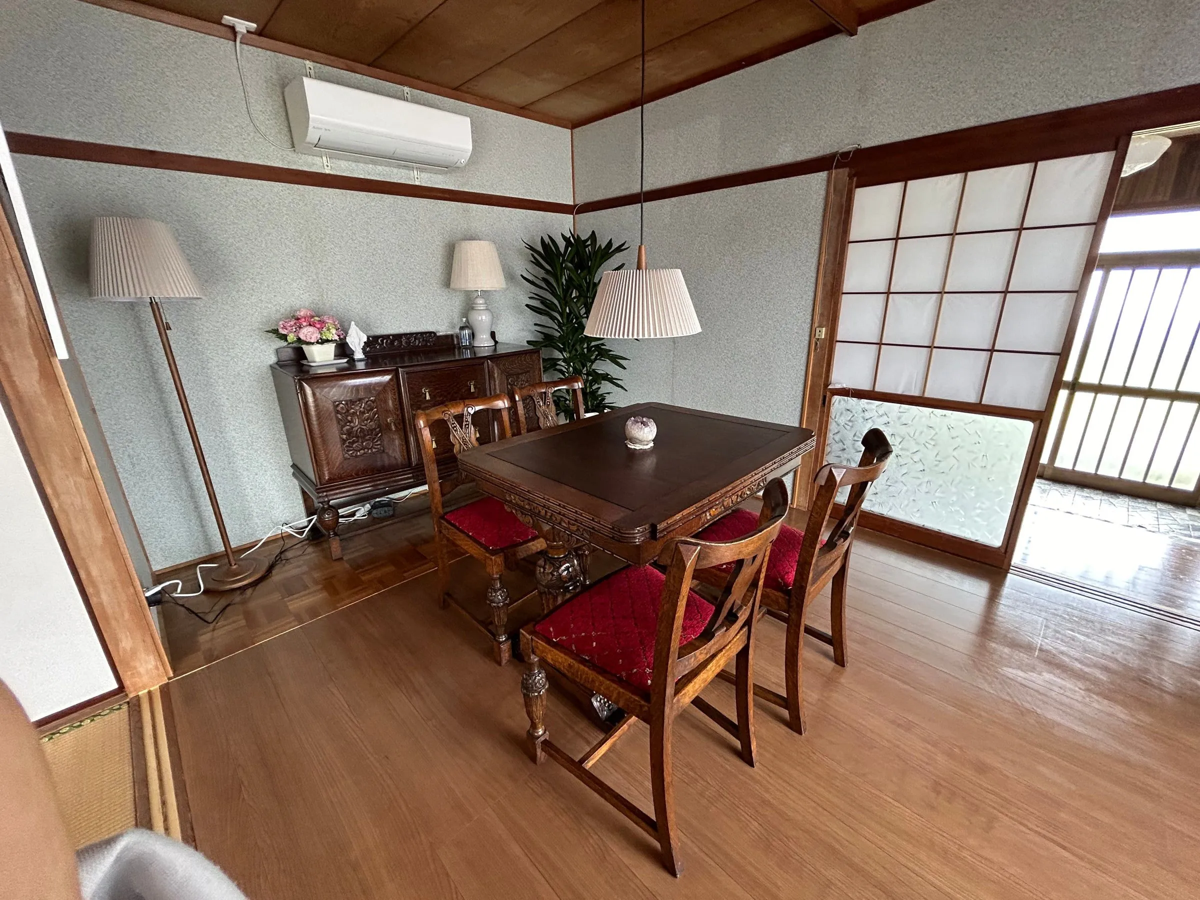 GRACE takachiho の店内 — アンティーク調の完全個室サロン 5